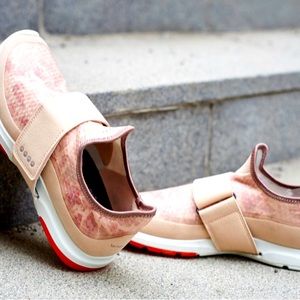 New ECCO Sport Biom Amrap Band Women's Hook and Loop Shoes size 8